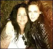 Comment s'appelle la mre de Kristen ?