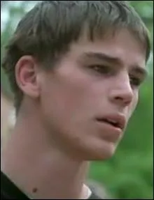 Qui interprte Zeke Tyler, le bad boy de l'tablissement, petit dealer  ses heures et sducteur des jeunes filles en fleur ?