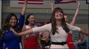 Quelle chanson sont-elles en train de chanter ?