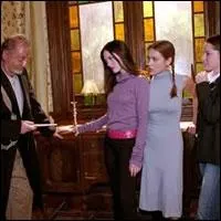 Les poupes : Quel dmon transforme les femmes en poupes ?