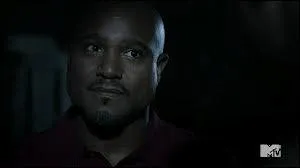 Quelle race de chien est sur une affiche de Dr Deaton ?