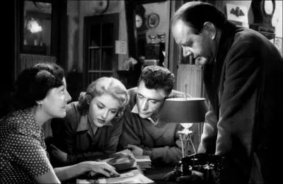 Compltez le nom de ce titre de film avec Louis de Funs ?  Papa, maman, la ______ et moi 