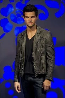 Combien de statues en cire a-t-il ?