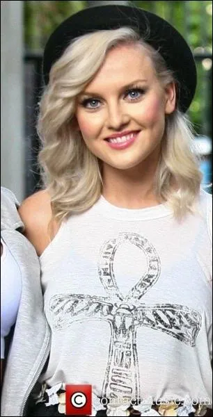 Avec qui Perrie est-elle en couple ?