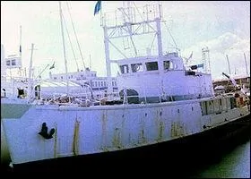 Aussi célèbre que son commandant, cet ancien dragueur de mines reconverti dans la recherche océanographique attend désormais que les litiges juridiques prennent fin pour être restauré.