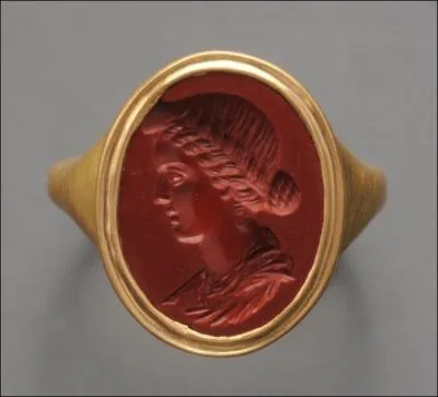 Cette intaille reprsentant Faustine la Jeune est en :