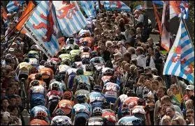 Comment surnomme-t-on cette course cycliste (question 9) ?