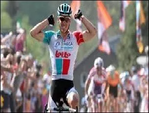 Quelle classique d'un jour part gnralement de Charleroi et offre souvent un final explosif au mur de Huy (cte de 1, 2 km, jusqu' 22 %) ?