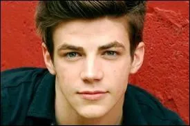 Dans la saison 3, quel est le nom du leader des Warblers ?