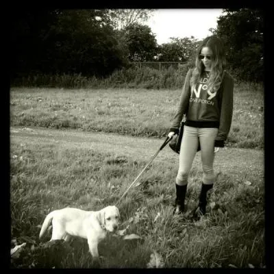 Comment se nomme leur premier chien ?