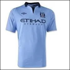 Nous traversons maintenant la Manche, et nous nous retrouvons en Angleterre. A quelle quipe appartient ce maillot ?