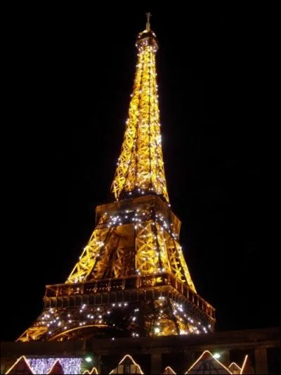 Je suis la tour la plus clbre de France, on me surnomme la dame de fer et je rside dans la Ville-Lumire. Qui suis-je ?