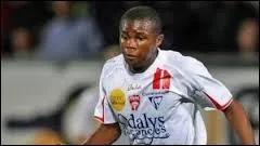 Djamel Bakar volue  l'Association Sportive Nancy Lorraine depuis 4 saisons. A 23 ans, il avait avant de connaitre Nancy jou  :