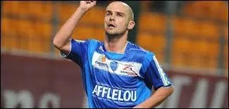 Du haut de ses 36 ans Benjamin Nivet, reste le cadre de l'Esperance Sportive Troyes Aube Champagne, s'il se remmorait les clubs de sa longue carrire, il penserait  :