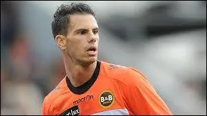 Au Football Club Lorient Bretagne Sud, chez les Merlus, Jrmie Aliadire renat, aprs de longues priodes de blessures. Il avait pourtant port le maillot de :