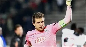 Cdric Carrasso, capitaine et cadre du Football Club Girondins de Bordeaux a galement jou a :