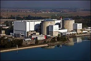 Dans quelle ville se trouve la plus ancienne centrale nucléaire française encore en activité ?
