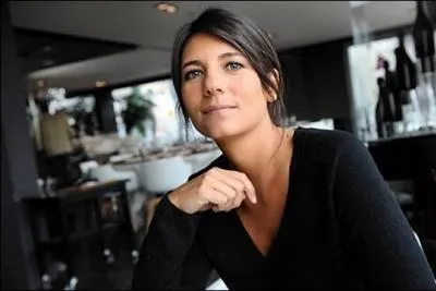 Les paroles   je m'avoue vaincu et que j'ai les mains qui tremblent quand j'voque son cul   sont chantes par :