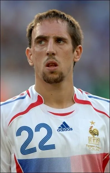 Les paroles  Elle est partie pour tes dix ans depuis tu dis elle revient quand ?   sont chantes par :