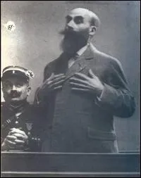 Ces paroles   T'as le corps en blue-jeans et les rves en jupon  sont chantes par ...