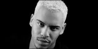 Daniel sort d'une mission, laquelle ?