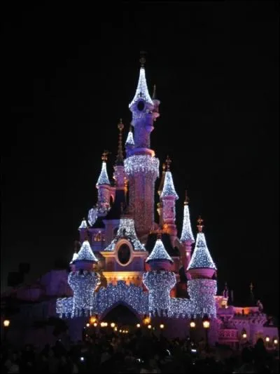 En quelle anne a t cre le Parc Disneyland Paris ?