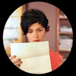 Dans ce film, elle retrouve Nathalie Baye, qui incarne cette fois-ci sa mre. Elle tente de faire croire  celle-ci, dsespre depuis qu'elle a divorc, qu'elle a reu une lettre d'amour. C'est :