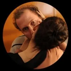 Dans ce film, elle est une jeune veuve qui embrasse sur une impulsion inexplique Franois Damiens, qui est tout sauf ce qu'on peut appeler un  sex symbol ... C'est dans le film :