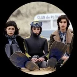 Dans ce film, elle fait la rencontre d'Olivia Bonamy et d'Axelle Ade-Pasdeloup et devient leur meilleure copine. C'est dans :