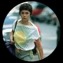 En 2002, Audrey commence  avoir beaucoup de succs, y compris  l'tranger, grce  son rle dans un certain film de Jean-Pierre Jeunet. Elle tourne ainsi sous la direction d'Amos Kollek dans :