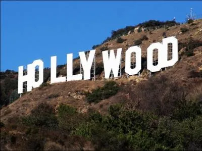 En quelle anne les lettres  Hollywood  ont-elles t construites, et qu'indiquaient-elles au dbut ?