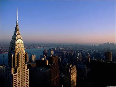The Chrysler Building, un clbre btiment de New York , est situ sur la ... Avenue.