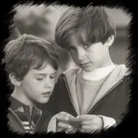 En 1992, il incarne Mike, le frre de Bobby (interprt par Joseph Mazello), avec lequel il imagine un plan pour chapper  la violence de leur beau-pre tyrannique. Il s'agit de :