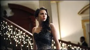 Comment les parents d'Elena sont-ils morts ?