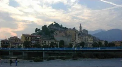 Vintimille est en France.