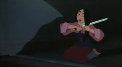 Pourquoi Mulan se coupe-t-elle les cheveux ?