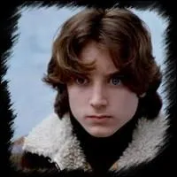 Dans ce film, il est Mickey Carver, un ado un peu dboussol et traversant une crise existentielle, habitant dans un petit quartier bourgeois, tranquille seulement en apparence. C'est dans :