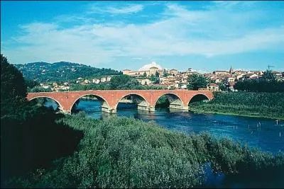 Combien d'habitants peuplent le Pimont ?