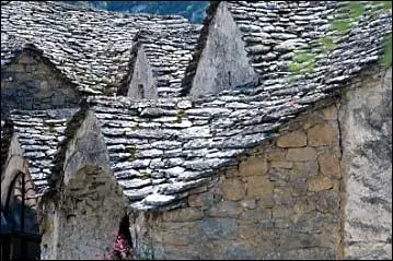 Cette toiture est constitue de ...