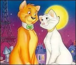 Dessins anims : dans  Les Aristochats  sorti en 1970, de quel instrument Duchesse joue-t-elle ?