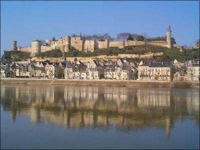 Dans quel dpartement se situe la ville de Chinon ?