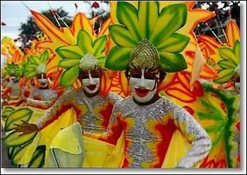 Lorsque l'on parle de tradition locale, nous commettons une erreur. Est-ce exact qu'il s'agit d'un plonasme ?