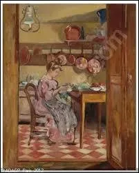 Femme dans la cuisine.