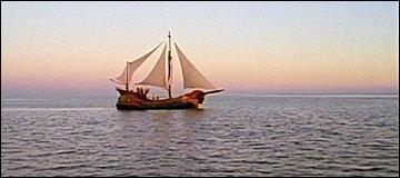 Comment se nomme le bateau dans lequel il voyage ?