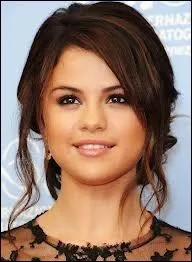 Selena Gomez est :