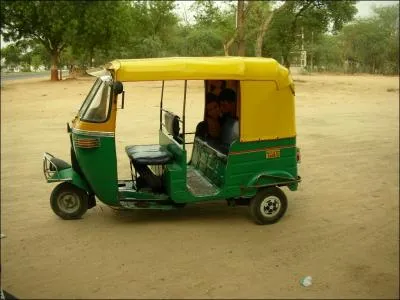 Comment s'appelle ce modle, destin au transport de personnes et de marchandises ?
