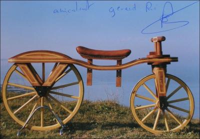 Tout a commenc par un dessin de Lonard, mais c'tait un canular. Le baron de Drais a invent alors un premier machin en bois. Son nom :