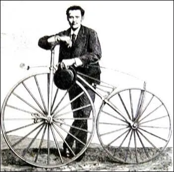 Et enfin, Henri Michaux, un franais, dpose le brevet d'un modle avec des pdales. Comment la nomme-t-il ?