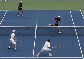 En double, une fois que la balle a t relance par le receveur, comment frappe-t-on la balle durant l'change ?