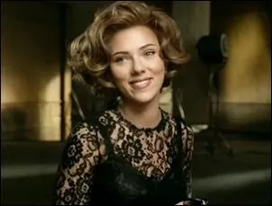 Scarlett Johansson pour :